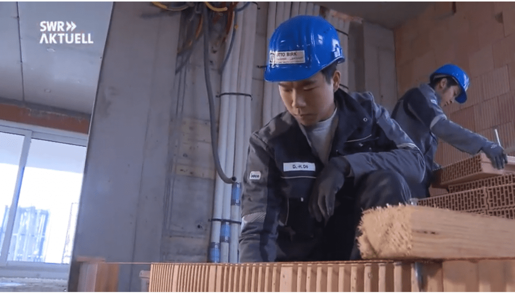 hoc-vien-nghe-xay-dung-len-bao-Duc