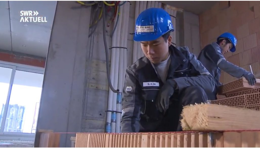 hoc-vien-nghe-xay-dung-len-bao-Duc