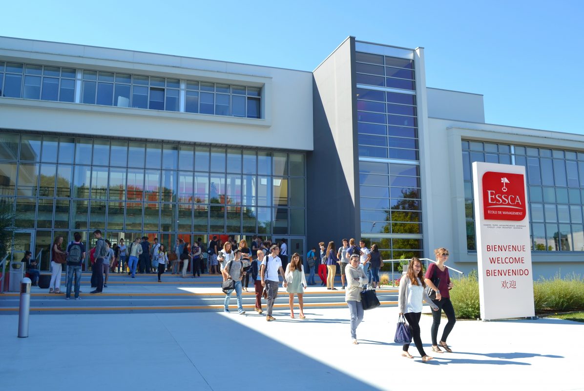 0-1196x800-1 VFE-truong-du-bi-tieng-tai-Phap