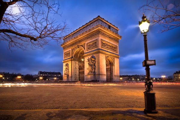 3-khai-hoan-mon-phap-600x400-1 Paris