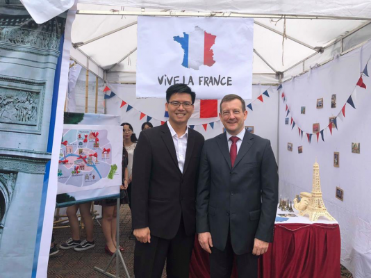 picture2-534x400-1 sinh-vien-phap-dong-loat-huong-ung-ngay-hoi-quoc-te-1