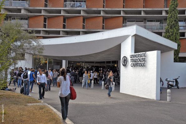 vfe-du-hoc-marketing-toulouse-1-capitole-596x400-1