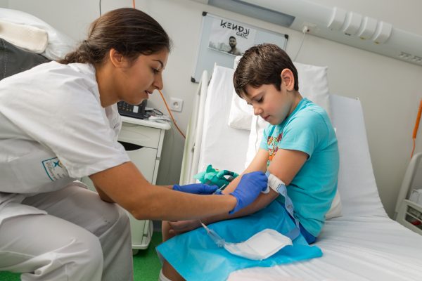 vfe-du-hoc-phap-nganh-dieu-duong-1-600x400-1 Du học ngành Điều dưỡng tại Pháp 2