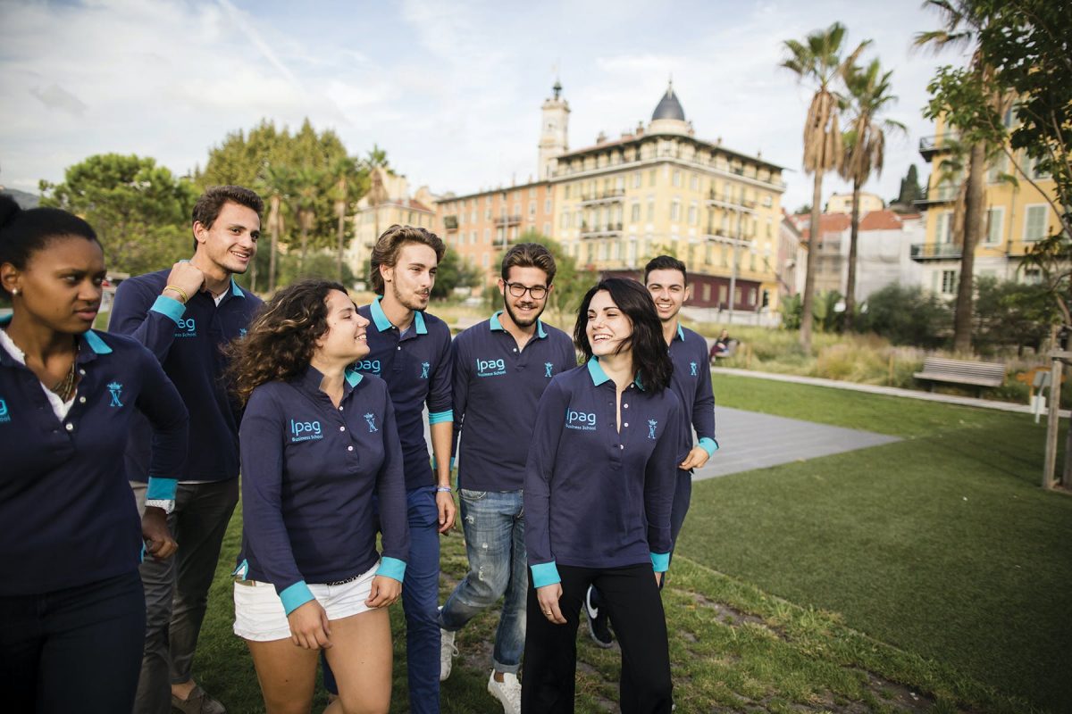 VFE-du-hoc-du-bi-tieng-tai-phap