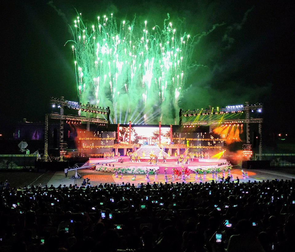 Festival Huế 2018 khai mạc bằng màn pháo hoa lung linh rực rỡ