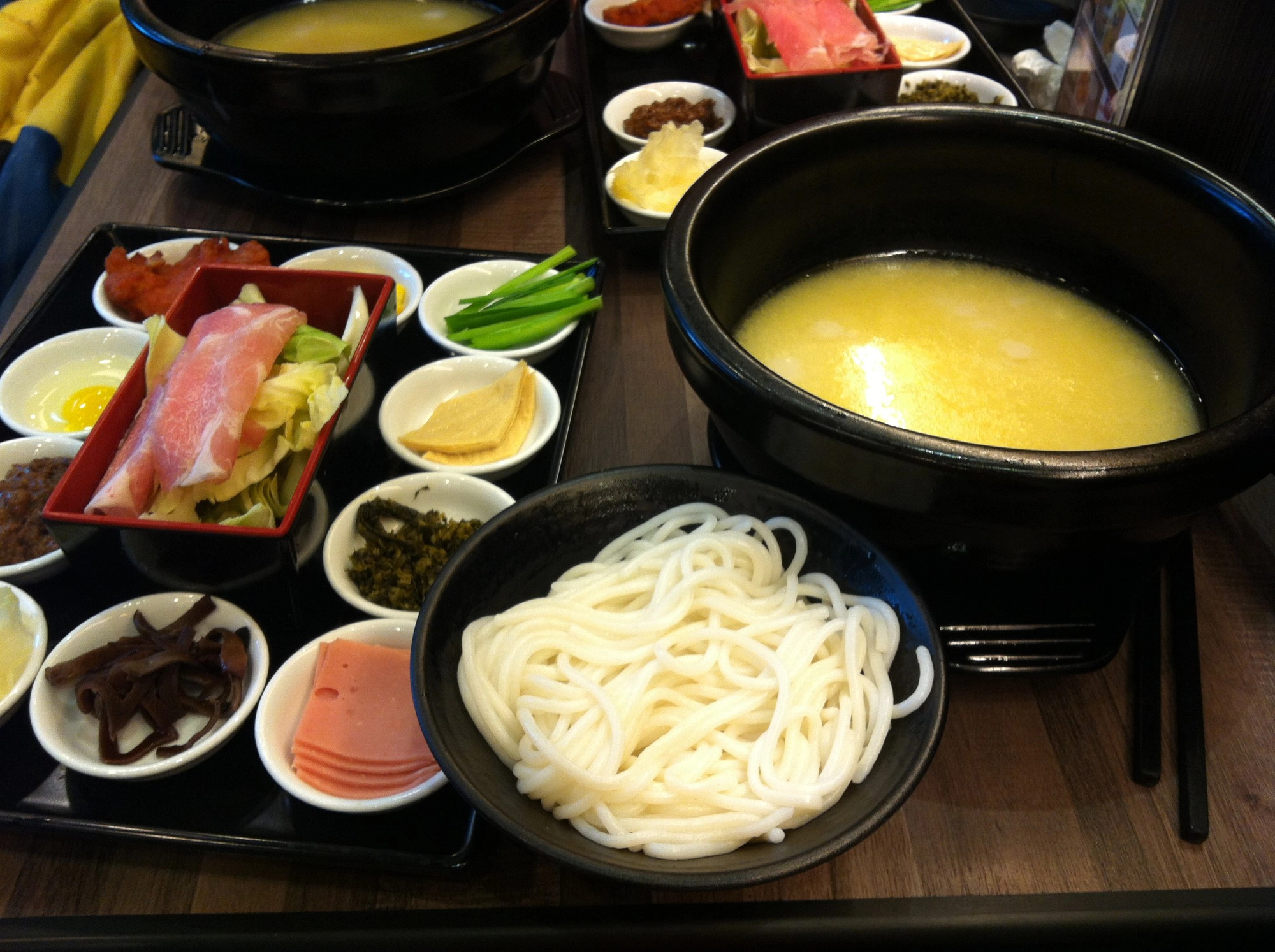 Bún qua cầu 过桥米线