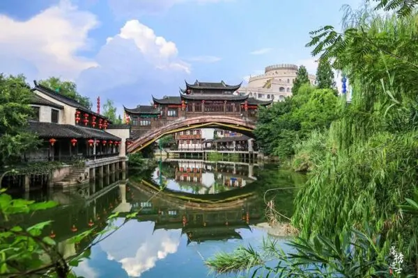 nhung-dia-diem-du-lich-noi-bat-tai-hang-chau-2777-2-jpg