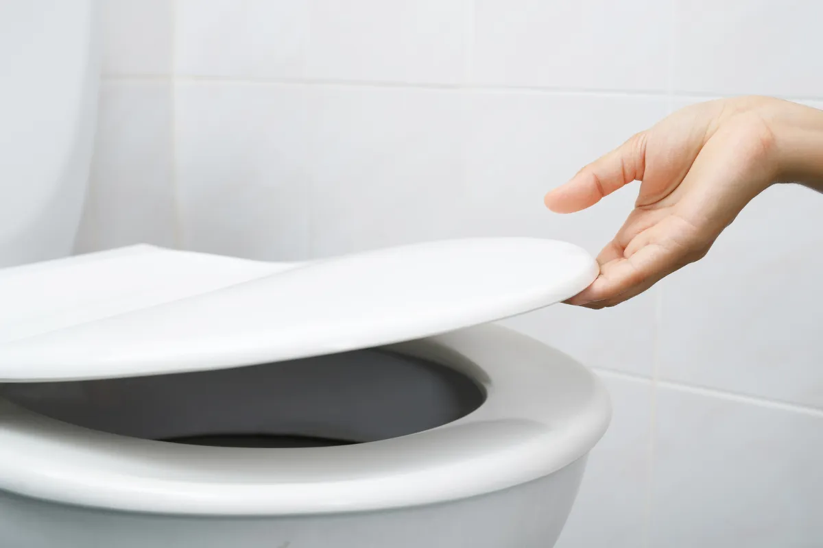 Hãy xem xét cẩn thận các yếu tố trên để chọn loại nắp phù hợp nhất cho phòng vệ sinh của bạn.