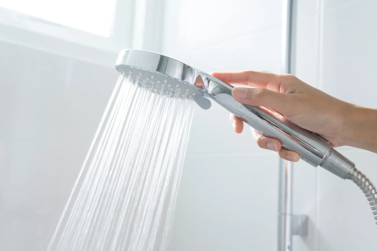 Khi bạn đi mua vòi sen tắm giá rẻ, quan trọng là bạn cần biết những thành phần cơ bản của bộ sen tắm để kiểm tra khi nhận hàng