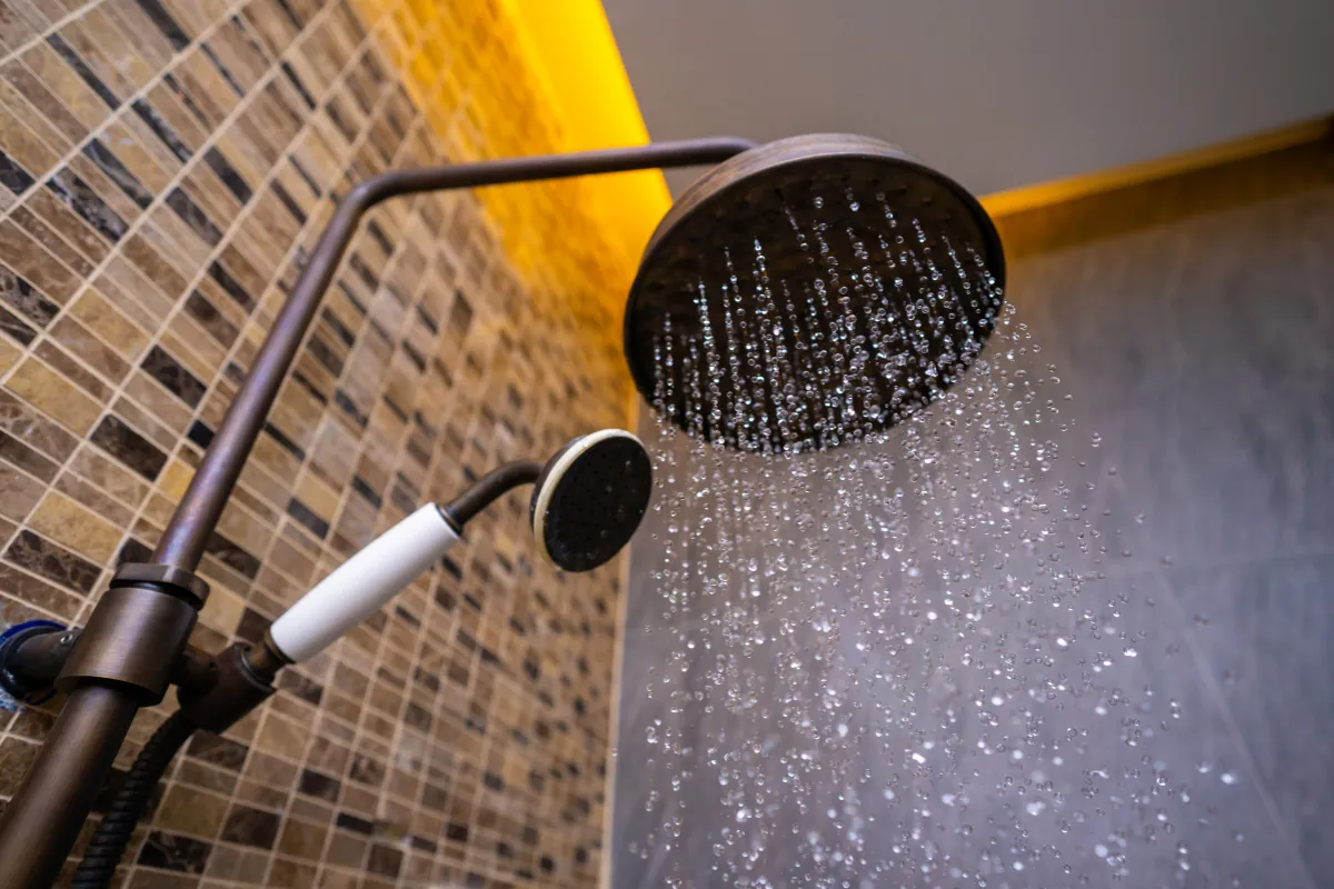 Trước khi lắp đặt và sử dụng, hãy kiểm tra cẩn thận chất lượng của vòi sen tắm