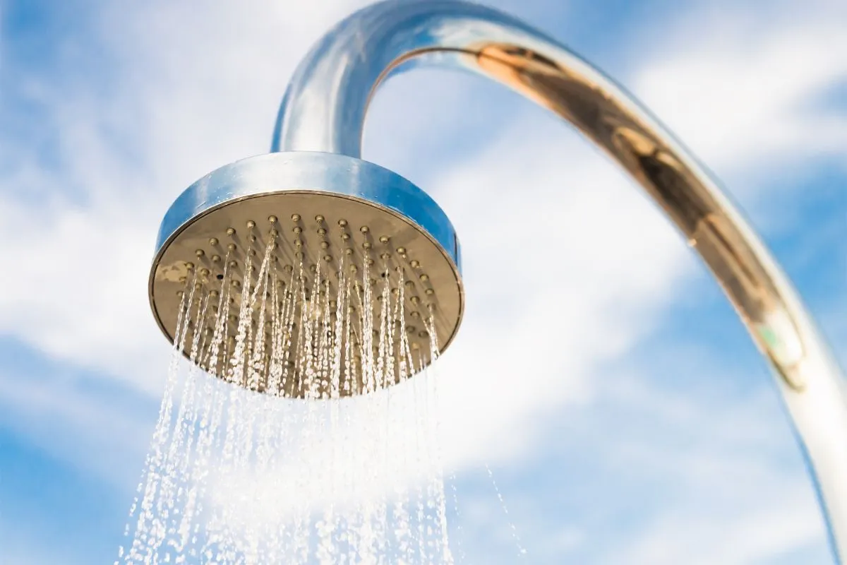 Vòi phun nước của sen tắm ngoài trời được thiết kế vô cùng tiện lợi và dễ dàng sử dụng