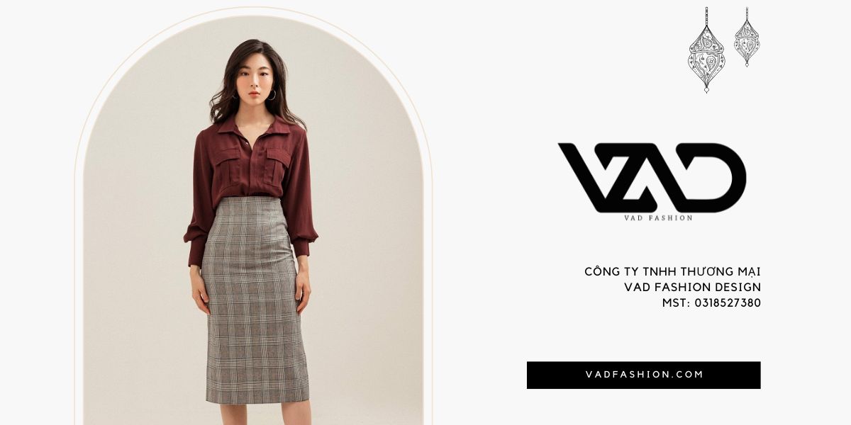 Chân váy sọc caro dài qua gối mặc với áo sơ mi mang đậm nét cổ điển