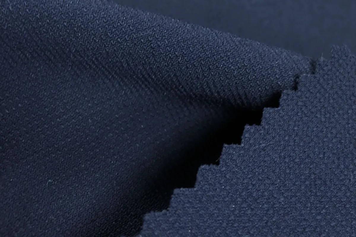 Vải Nylon 6-6 là loại vải tổng hợp đầu tiên và đã trở thành biểu tượng của sự sáng tạo