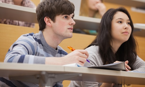 Học cùng các sinh viên ngoại quốc