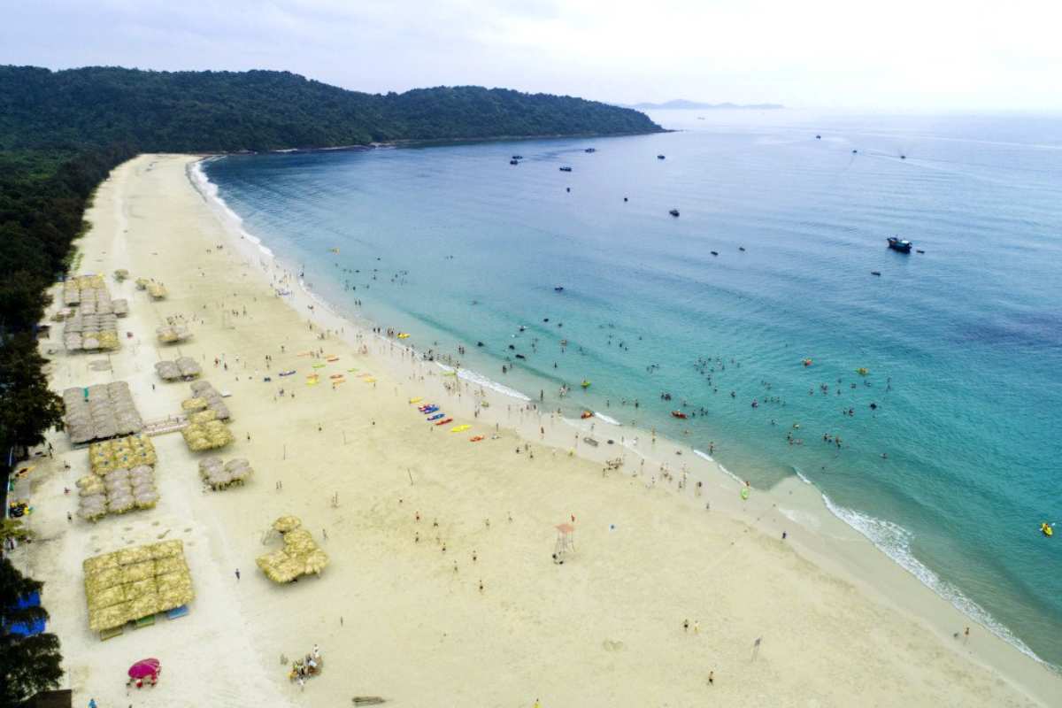 Bãi biển Cô Tô (Quảng Ninh)