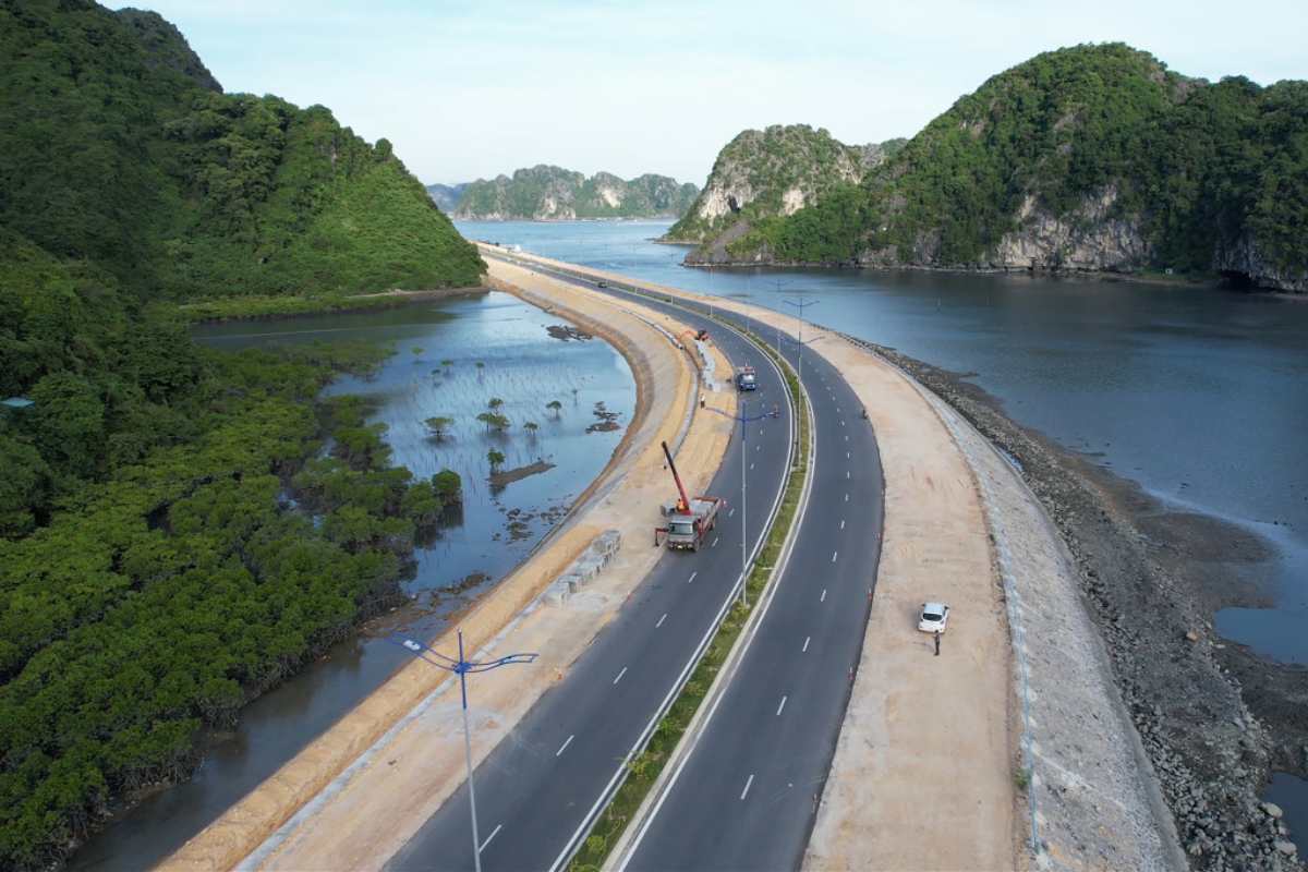 Con đường Hạ Long - Quảng Ninh