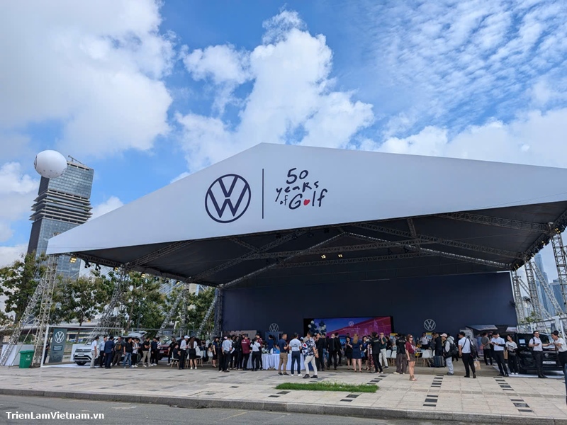 Hi Kool tai Viet Nam gioi thieu dong phim cach nhiet cao cap Super Beyond Ceramic trong khuon kho su kien Volkswagen Golf Premiere 1