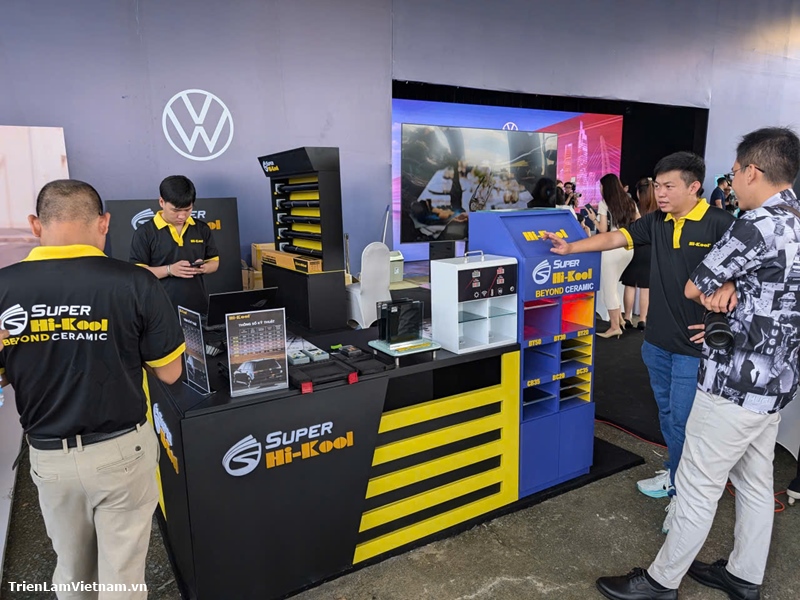 Hi Kool tai Viet Nam gioi thieu dong phim cach nhiet cao cap Super Beyond Ceramic trong khuon kho su kien Volkswagen Golf Premiere 5 1