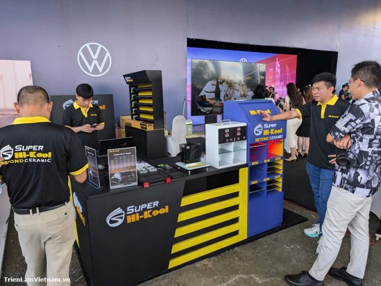 Hi Kool tai Viet Nam gioi thieu dong phim cach nhiet cao cap Super Beyond Ceramic trong khuon kho su kien Volkswagen Golf Premiere 5