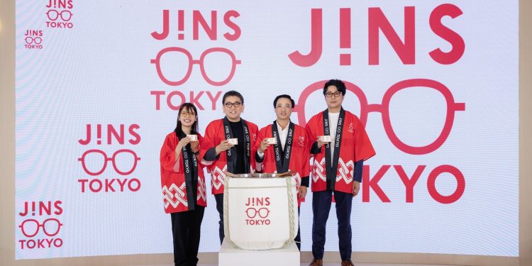 Jins khai trương cửa hàng đầu tiên tại TP.HCM
