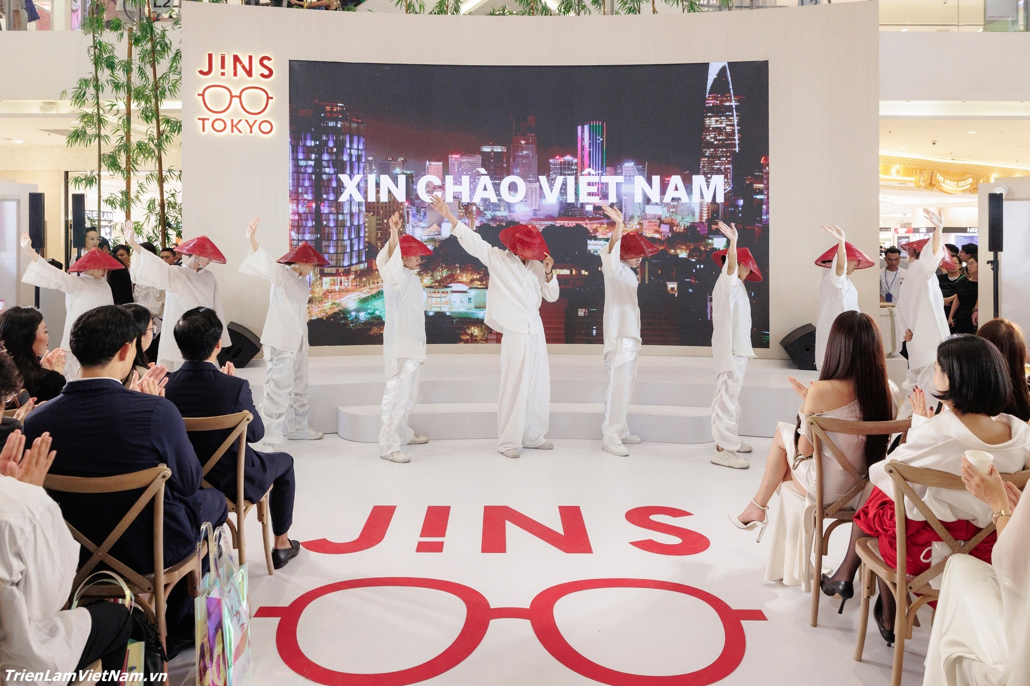 Jins khai trương cửa hàng đầu tiên tại TP.HCM 23 Jins khai truong cua hang dau tien tai TP 7