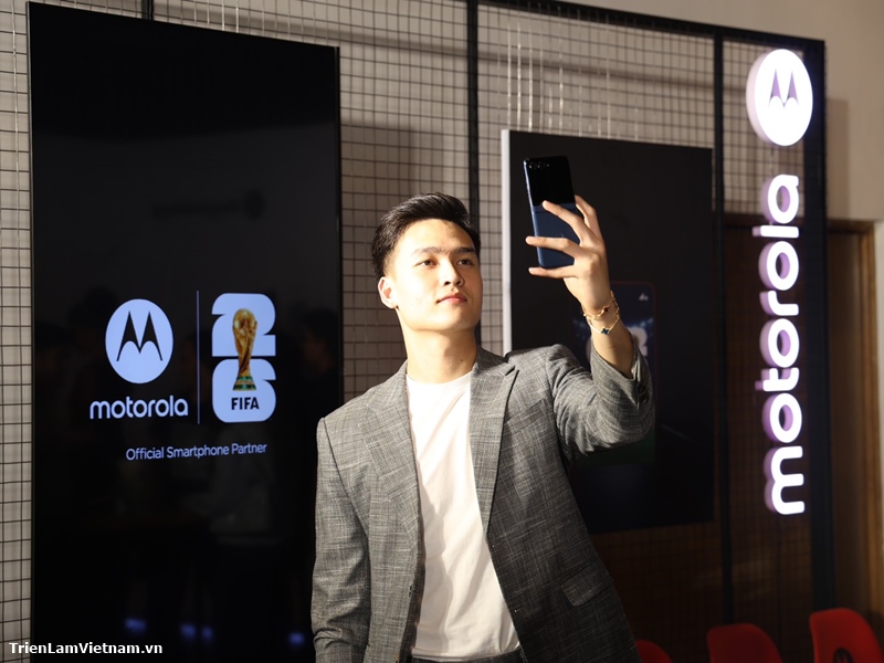 motorola tro lai Viet Nam voi su kien ra mat hoanh trang Hello moto Hello Viet Nam 3