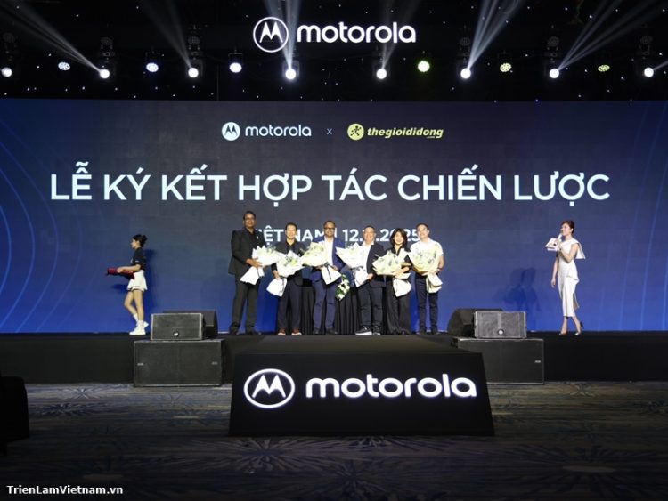 motorola tro lai Viet Nam voi su kien ra mat hoanh trang Hello moto Hello Viet Nam 4