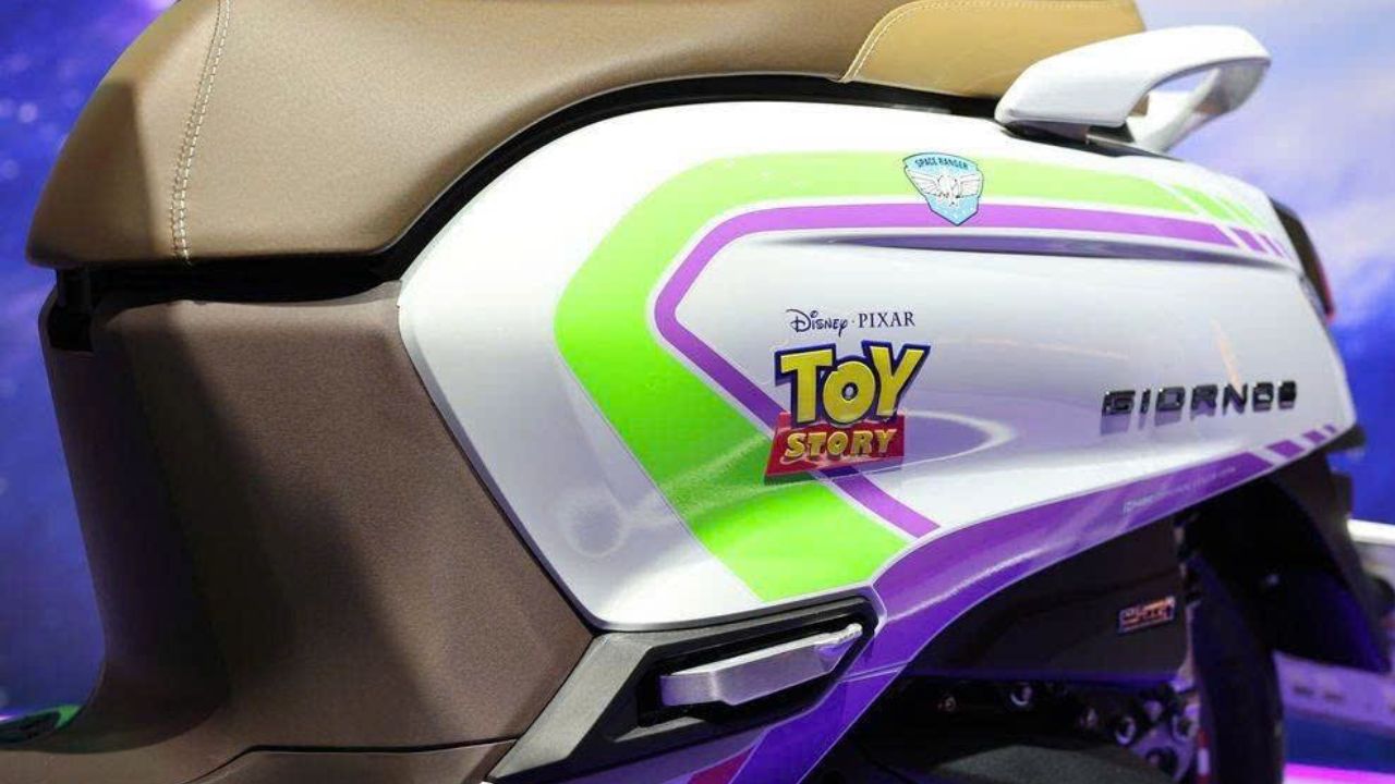 Từ Toy Story đến đời thực: Honda biến Buzz Lightyear thành một chiếc scooter phiên bản giới hạn 25 Honda Giorno+ Buzz Lightyear