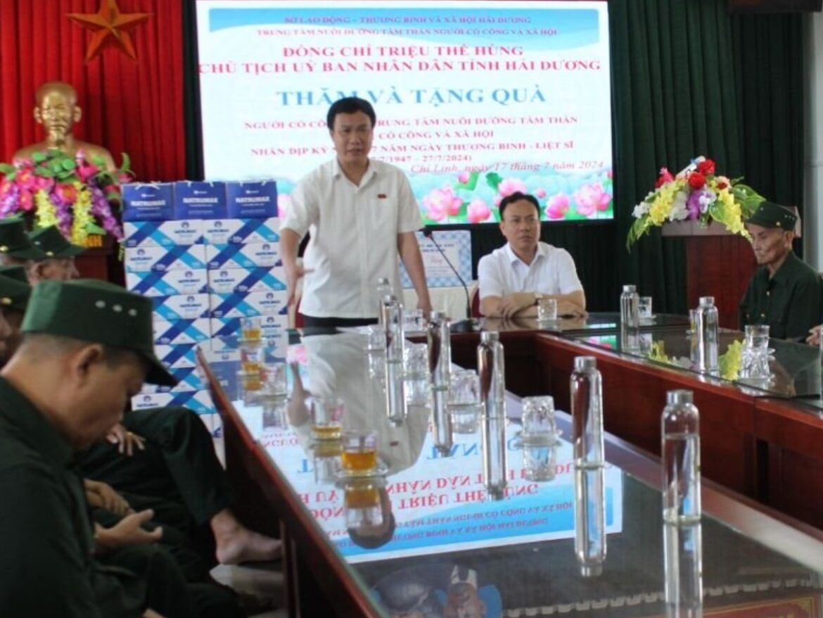 Đồng chí Chủ tịch UBND tỉnh Triệu Thế Hùng yêu cầu Sở Lao động, Thương binh và Xã hội phối hợp đề xuất các chính sách nhằm nâng cao đời sống cán bộ, nhân viên, người lao động