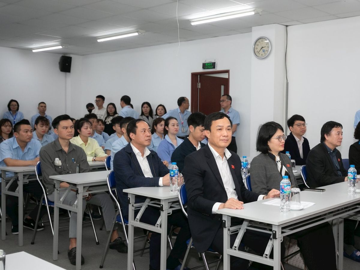 Tặng Quà Tết 2025: Đồng chí Triệu Thế Hùng Chăm Lo Đời Sống Người Lao Động Tại Hải Dương