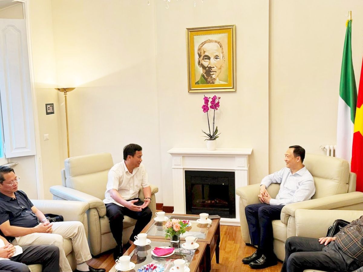 Đoàn công tác của tỉnh làm việc với ông Dương Hải Hưng, Đại sứ đặc mệnh toàn quyền nước Cộng hòa xã hội chủ nghĩa Việt Nam tại Italia