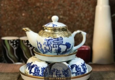 Bộ Ấm Chén Trà Đạo Gốm Trắng Men Lam Bát Tràng Hoa Đào Bọc Đồng Dáng Thủy Bình Dung Tích 300ml (bộ Ấm Chén) Ata 07