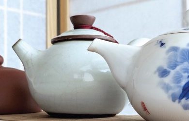 Ấm Trà Loại Nào Thì Hoàn Hảo: Điểm đặc Biệt Của ấm Gang Và ấm Gốm Ấm Trà Loại Nào Thì Hoàn Hảo: Điểm đặc Biệt Của ấm Gang Và ấm Gốm