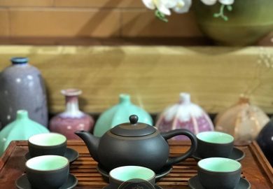 Bộ ấm Chén Bát Tràng – Chọn Màu Gì để Hợp Phong Thủy