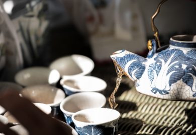 Gốm Sứ Trắng Và Gốm Sứ Xanh: Tìm Hiểu Về Lịch Sử Của Các Loại Gốm Sứ.