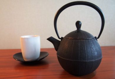 Ấm Trà Bằng Gang ở Nhật Bản Và Một Vài Tìm Hiểu Tại Một Xưởng Gia đình.