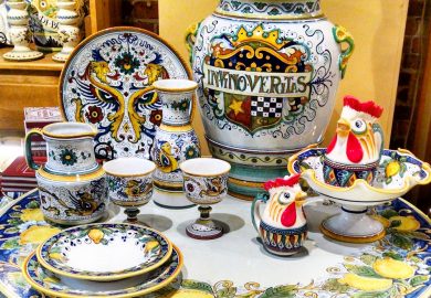 Maiolica – Tìm Hiểu Về Gốm Sứ Ý Thủ Công Từ Những Ngày đầu Sơ Khai.