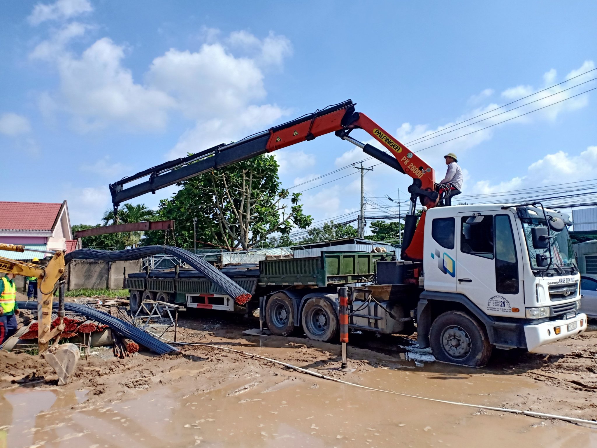 Dịch vụ cho thuê xe tải cẩu tại Hà Nội