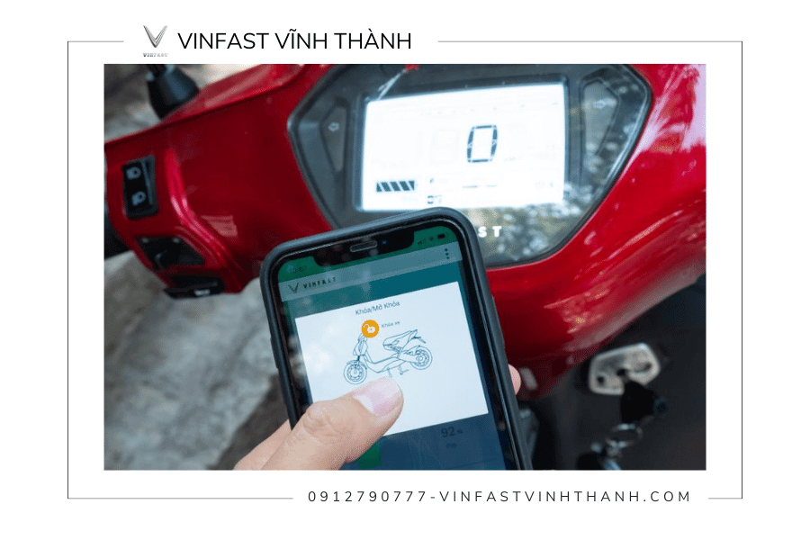 Khóa hoặc mở khóa xe