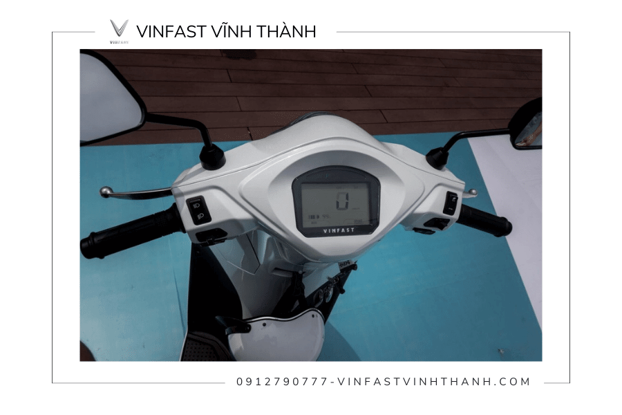 Màn hình LCD âm bản hiện đại