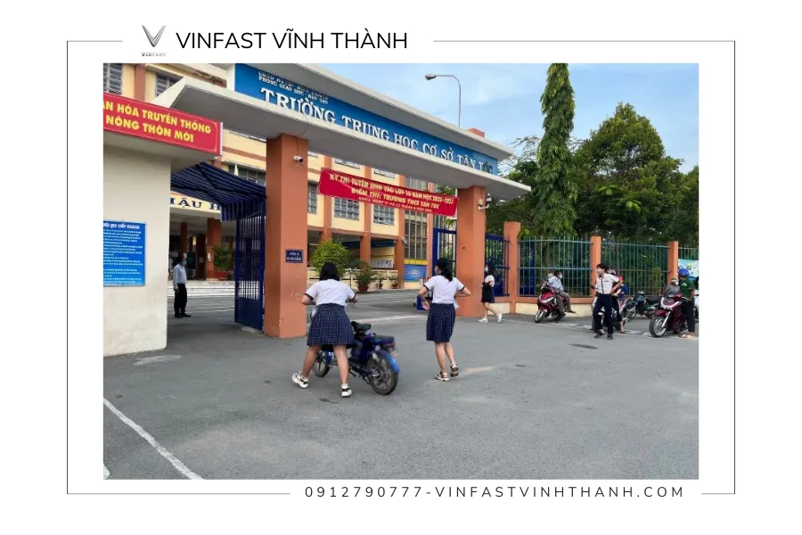 Học sinh cấp 2 có thể chọn xe đạp điện nhỏ gọn để di chuyển hàng ngày