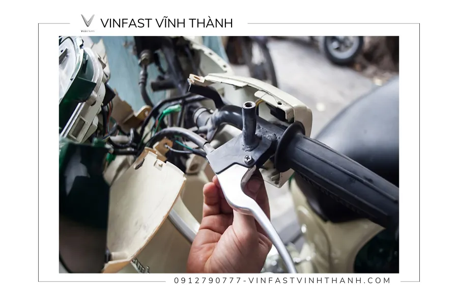 Hướng dẫn cách thay tay ga xe máy điện