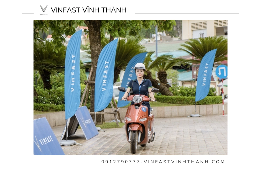Màu đỏ cam đại diện cho sự mới mẻ và thời thượng, giúp chủ nhân nổi bật hơn khi di chuyển