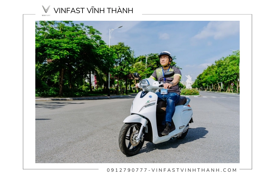 VinFast Klara S (2022) màu trắng ngọc trai tạo nên sự nổi bật, thời trang và phong cách hơn so với trắng truyền thống