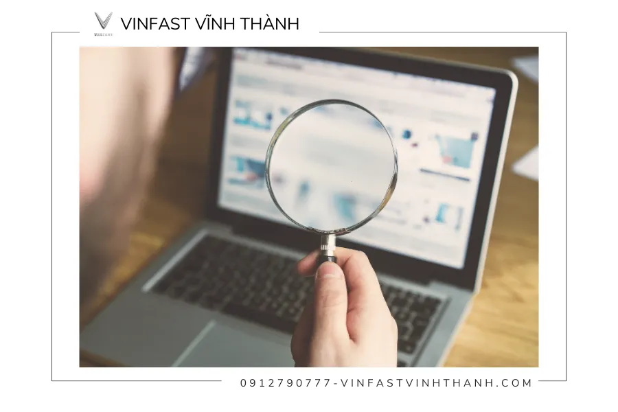 Hình ảnh đang tra cứu hình phạt trên các trang tin