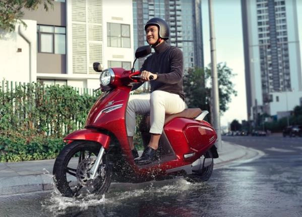 Bật mí những cách tạo dáng chụp hình với xe máy cực đẹp