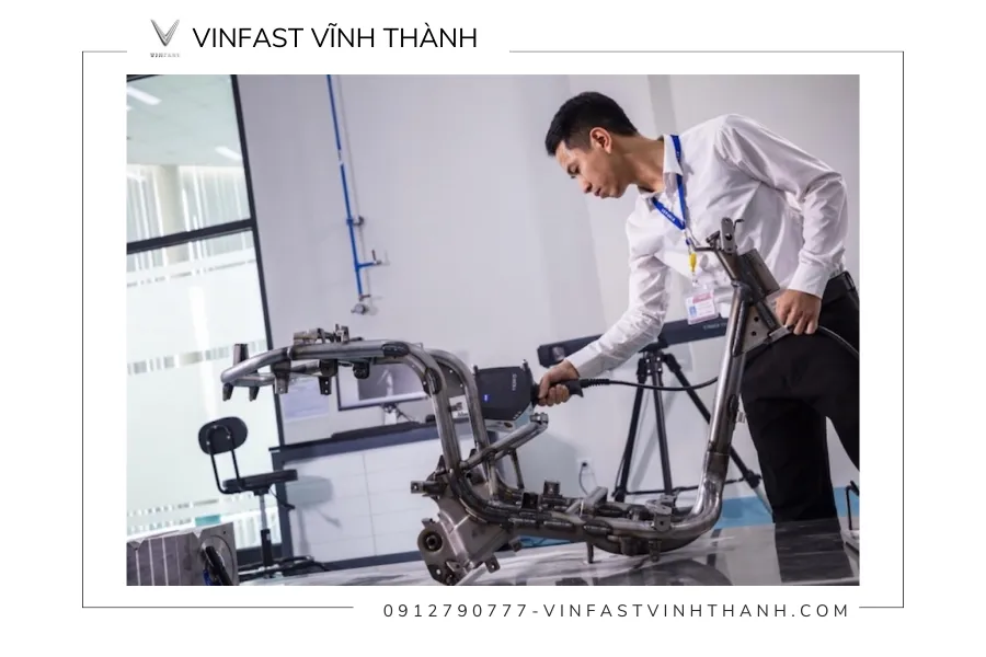 Trước khi được đưa ra thị trường, khung xe máy điện VinFast phải trải qua một quy trình kiểm nghiệm nghiêm ngặt
