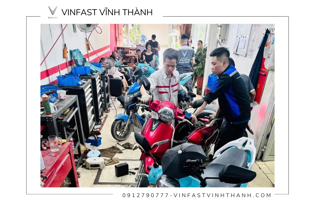 Sạc pin xe máy điện VinFast đúng cách để kéo dài tuổi thọ