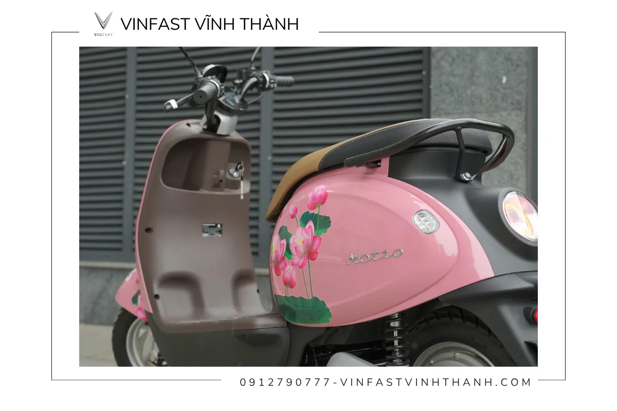 VinFast Motio Hồng Sen đi được quãng đường lên tới 82km chỉ trong một lần sạc