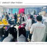 Cần lưu ý gì khi sạc pin tháo rời cho xe máy điện?